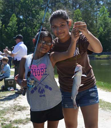 Los Cursos de Pesca para familias del SCDNR están diseñados para personas de todas las edades.
