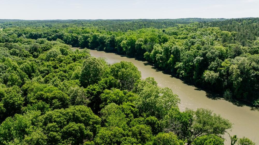 Wide view of Broad River and the lands surrounding it